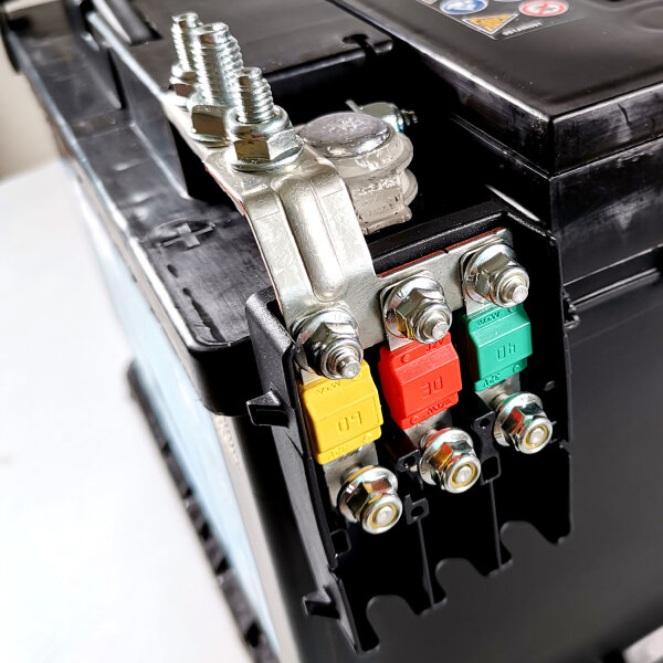 Sicherungsverteiler für Batteriepol (3-fach) | 32 V | 6 Abgänge | DX